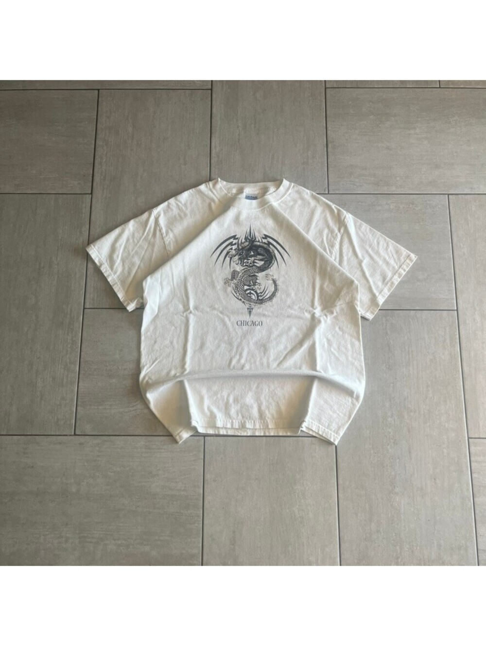 Vintage Gildan Ultra Cotton White Y2K Dragon Graphic T-Shirt Large